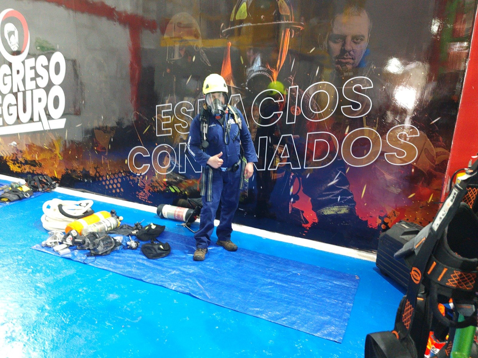 Formación en uso de equipos para emergencias en espacios confinados