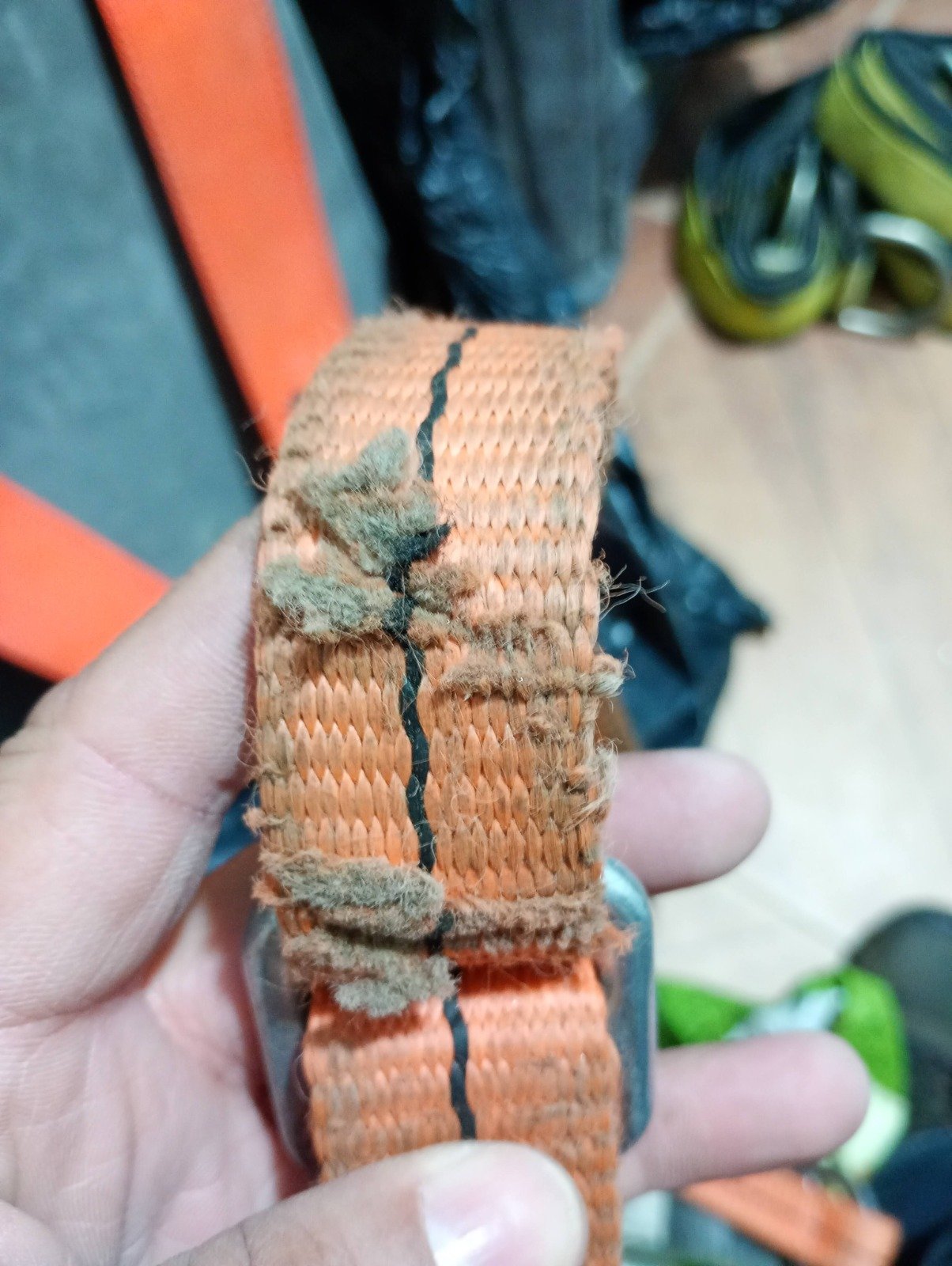 Evaluación visual de costuras y estado de la cinta