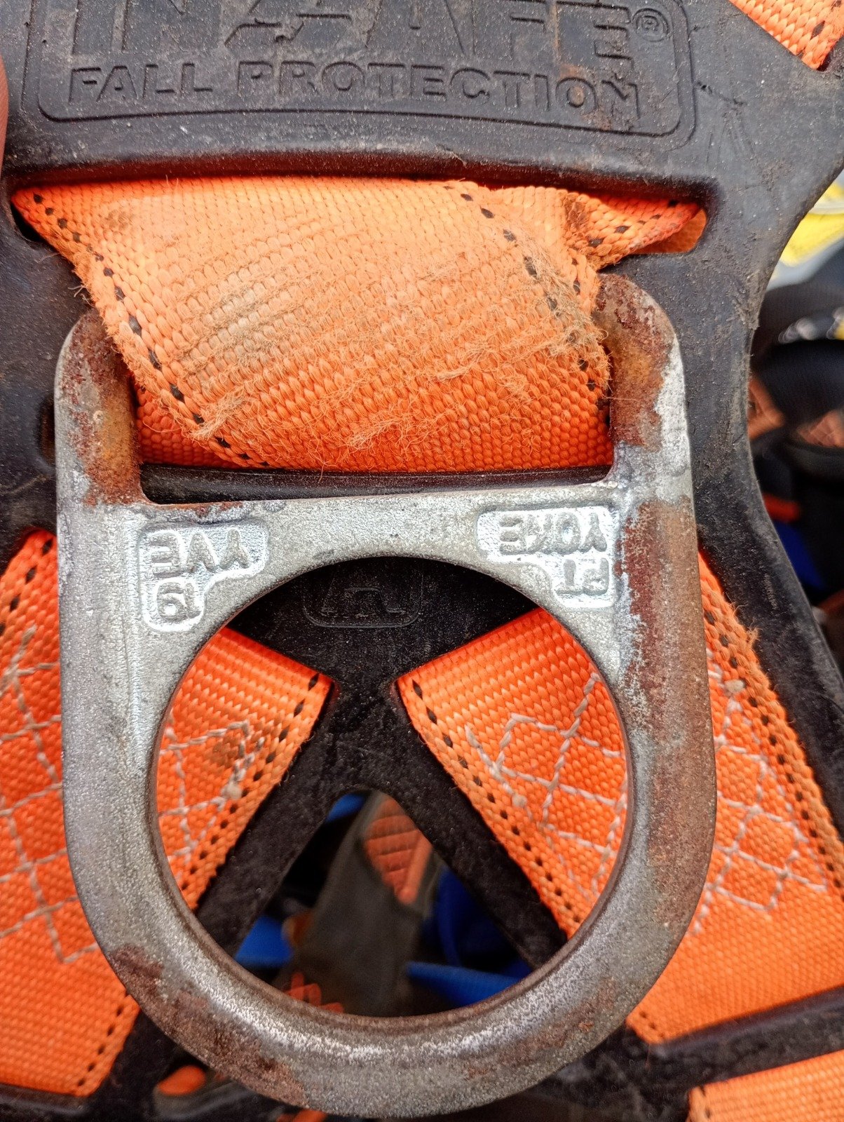 Verificación de componentes de un sistema de protección contra caídas