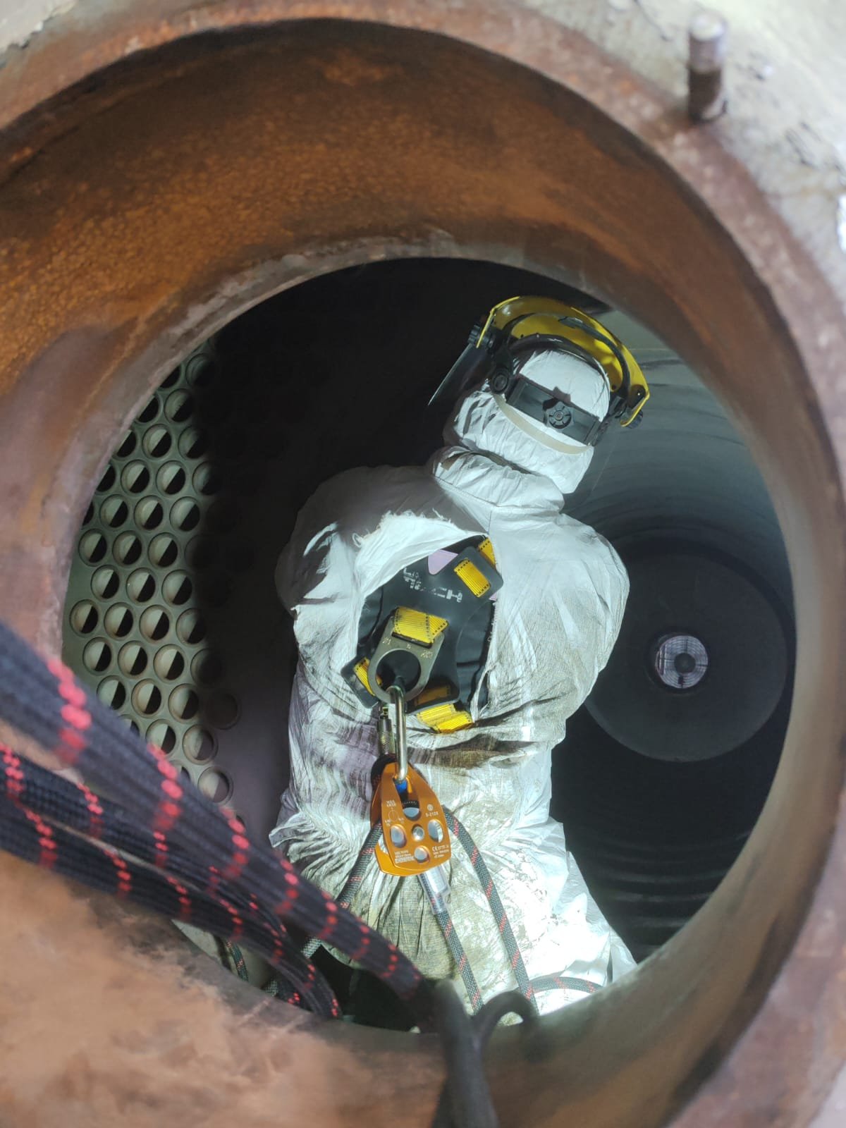 Ingreso a espacio confinado con equipo de protección respiratoria