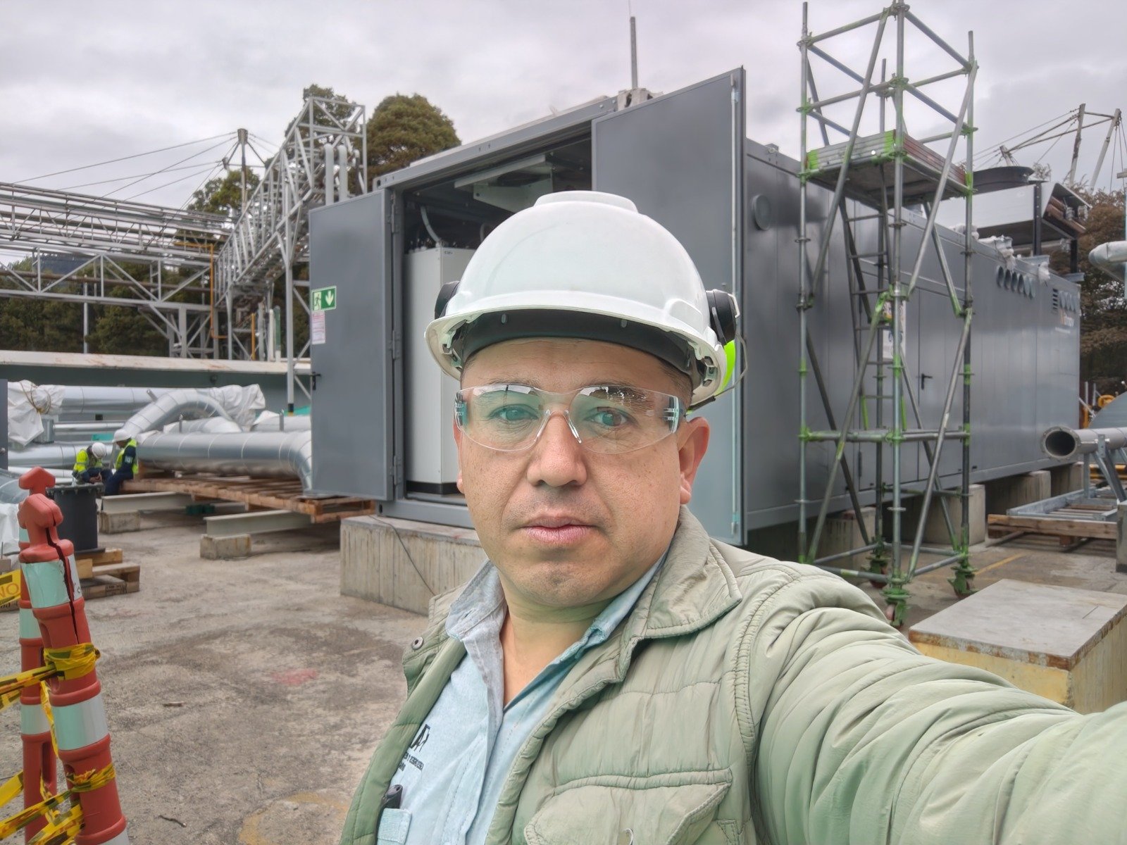 Inspección SST en zona de equipos industriales